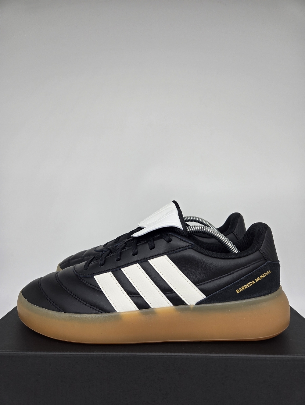 adidas Men's Barreda Mundial HQ2351 Black White Gum Shoes Size 8.5 New